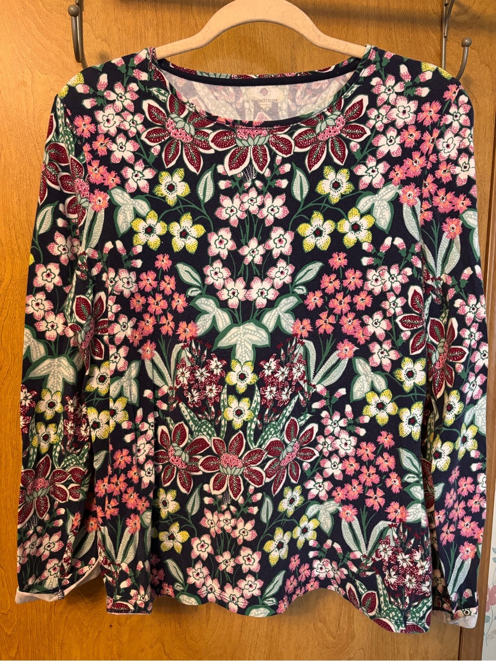 Floral Print Long-Sleeve Women's Top in Black and Pink